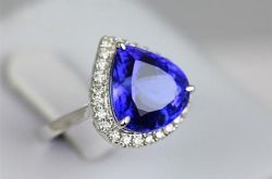 最新18k金镶钻坦桑石戒指款式大全