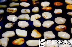 新疆和田玉籽料原石图片与鉴别方法