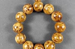 崖柏手串的简单盘玩办法