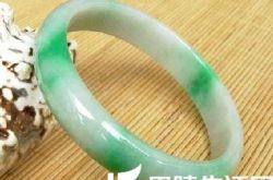 什么是白底青种翡翠