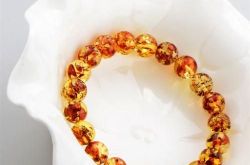 琥珀保养需要细心