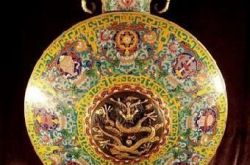 粉彩瓷和珐琅彩瓷有什么区别？