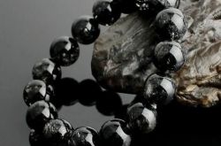 佩戴黑发晶手链有哪些注意事项？