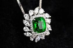 什么颜色的石榴石最好最有价值