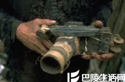 捷克摄影师用自制垃圾相机专拍其家乡裸体女性