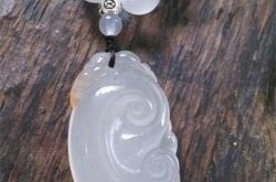 如何看待白色黄龙玉