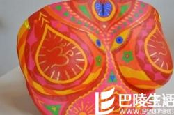  英艺术家拍卖石膏乳房模型