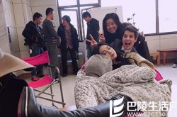 张馨予片场酣睡被合影 张馨予整容前后对比照揭秘