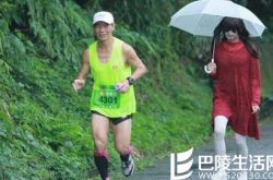 红衣女鬼陪跑马拉松  一脸苍白吓傻参赛人员