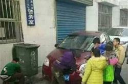 小学生给老师洗车 回应：并没有强迫他们