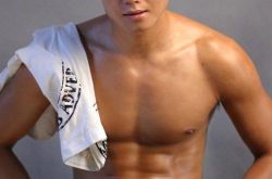 网曝乐嘉录节目时下体破裂 回应称“蛋碎了”