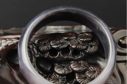 紫罗兰昆仑玉手镯戴哪只手比较好？