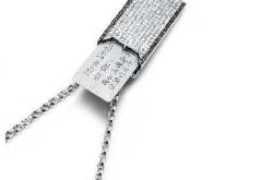 周杰伦写给昆凌的18K金钻石“情书”