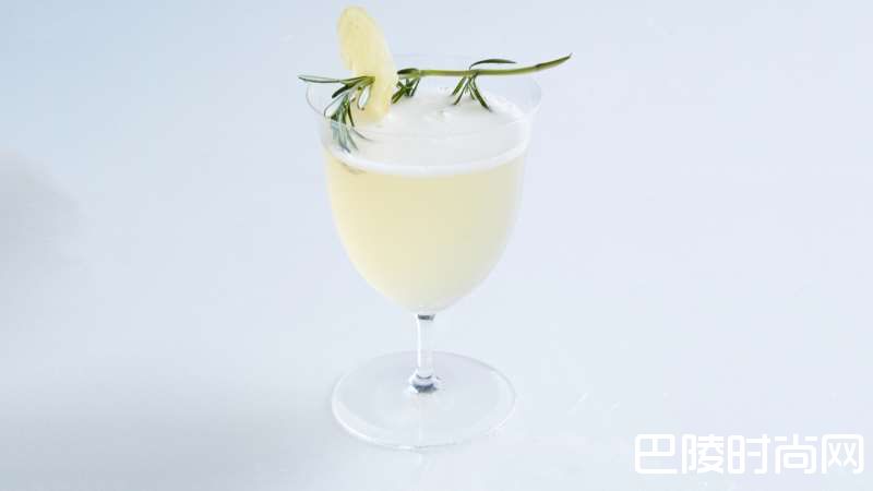 来一杯雪梨普洛塞克鸡尾酒