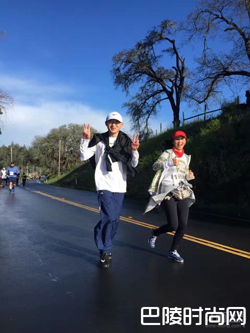 纳帕谷马拉松开赛，红酒世界代表团获佳绩