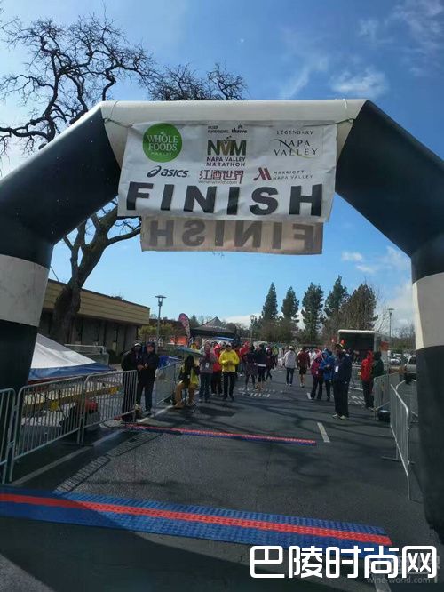 纳帕谷马拉松开赛，红酒世界代表团获佳绩