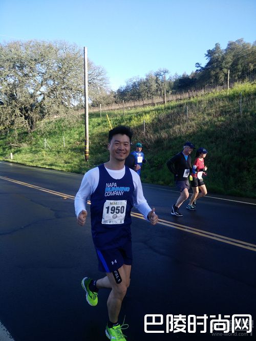 纳帕谷马拉松开赛，红酒世界代表团获佳绩