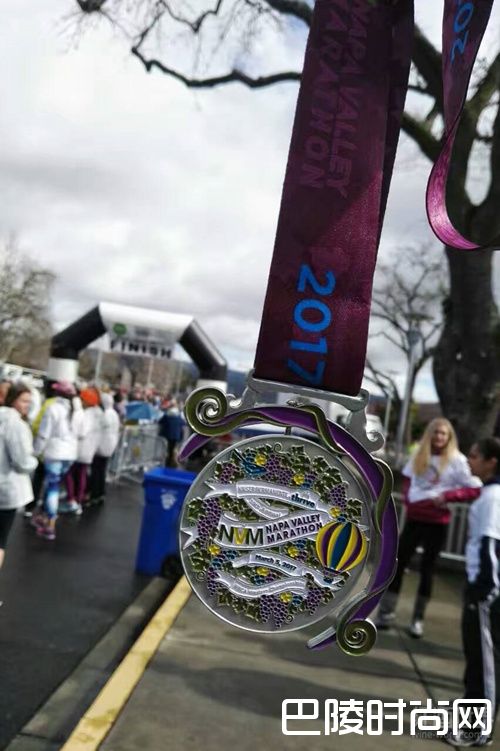 纳帕谷马拉松开赛，红酒世界代表团获佳绩