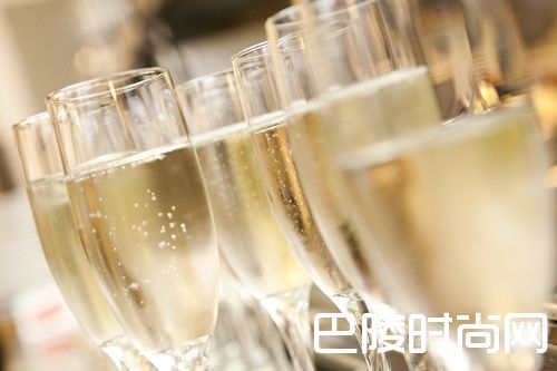 香槟生产商:英国退欧导致香槟2016销量下跌 香槟生产商:英国退欧导致香槟2016销量下跌