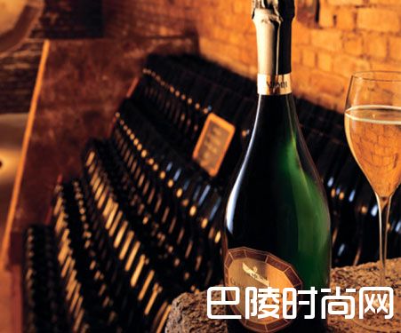 玛姆香槟发布2002年份的拉露特酿香槟