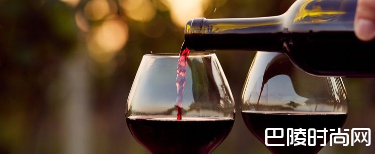 尴尬：为什么我的酒老是倒洒！