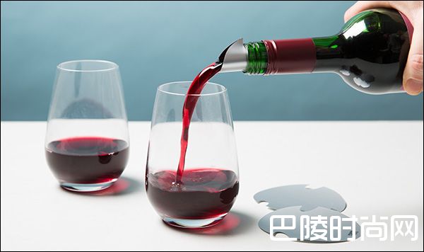 尴尬：为什么我的酒老是倒洒！