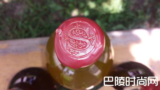 如何除去酒瓶口上的蜡封? 如何除去酒瓶口上的蜡封?