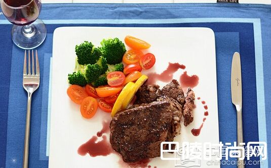 为父亲烹饪红酒料理，爱他可不是说说而已