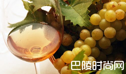 春暖花开，许你一杯芳香型白葡萄酒