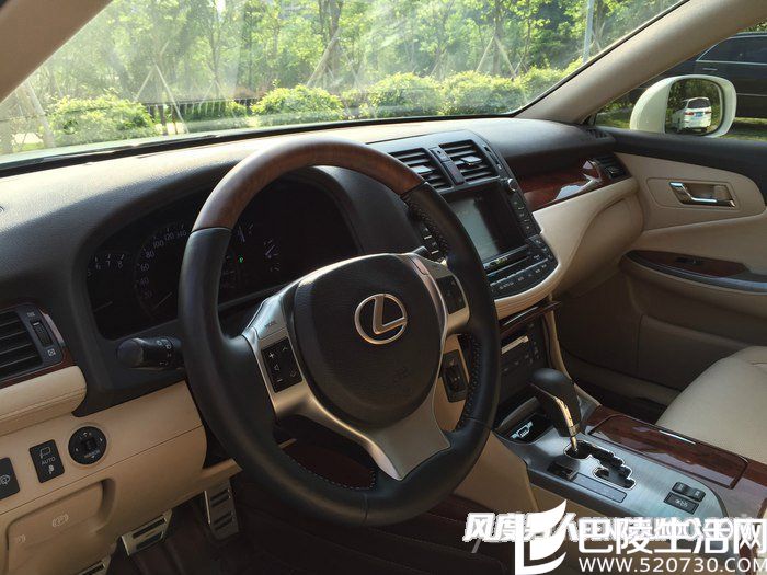 13代丰田皇冠改装内饰