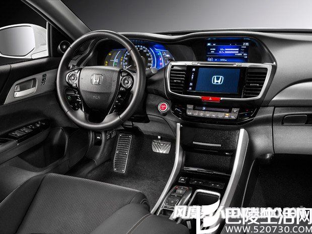 本田2016雅阁混动版内饰