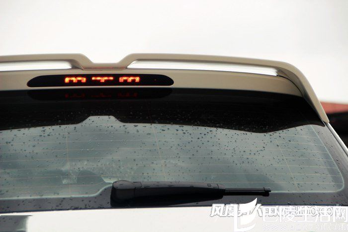 MTM刹车灯，亮灯效果非常个性，上方镂空的尾翼是在网上淘到的