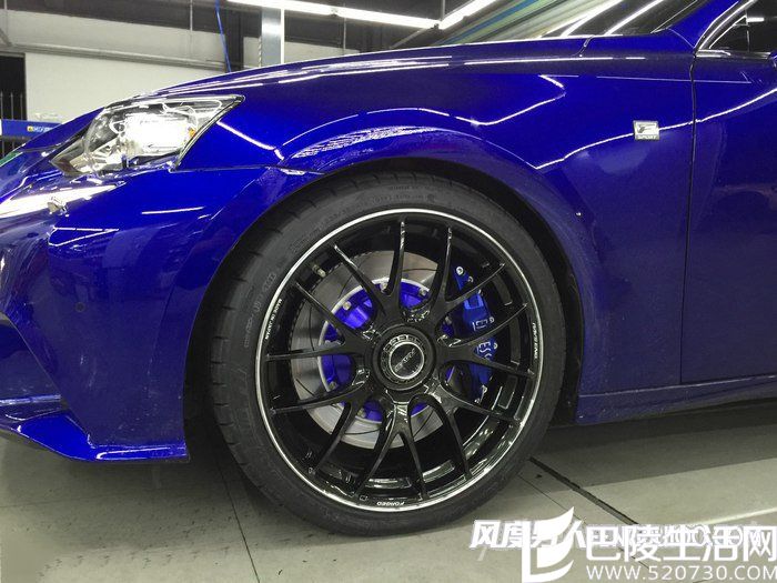 前轮胎数据为：235/35ZR19