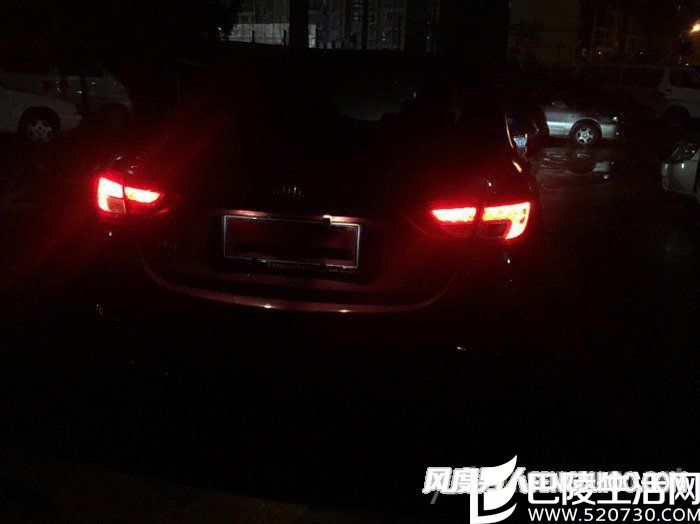 尾部改装了倒L型LED尾灯 尾部改装了倒L型LED尾灯