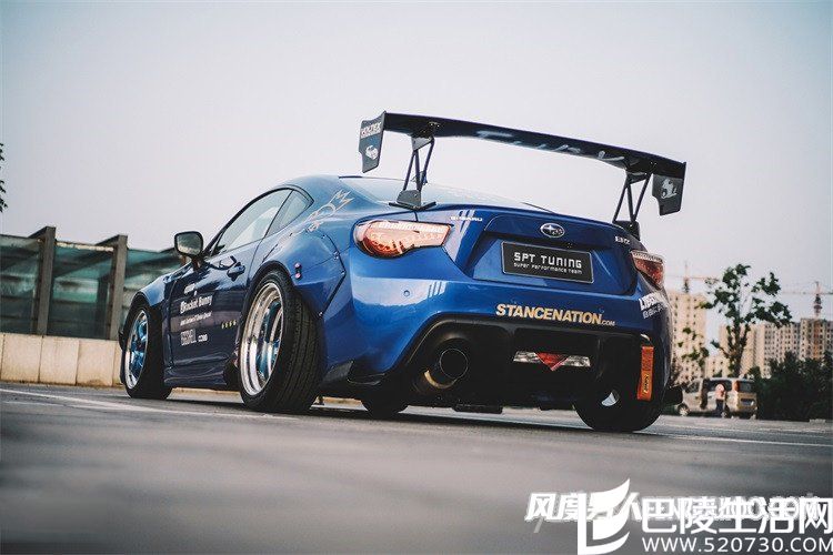 后轮做倾角调整是宽体改装中常见的做法