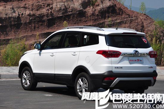 北汽幻速S3L侧面 北汽幻速S3L侧面