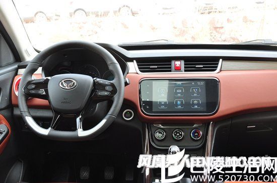 北汽幻速S3L内饰