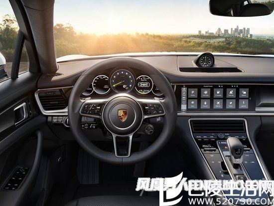 保时捷Panamera推动版内饰