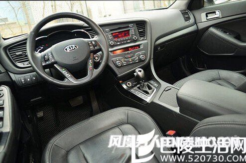 起亚K5 Hybrid内饰