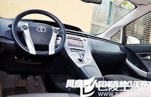 丰田普锐斯内饰