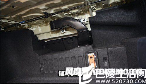 起亚K5 Hybrid电瓶