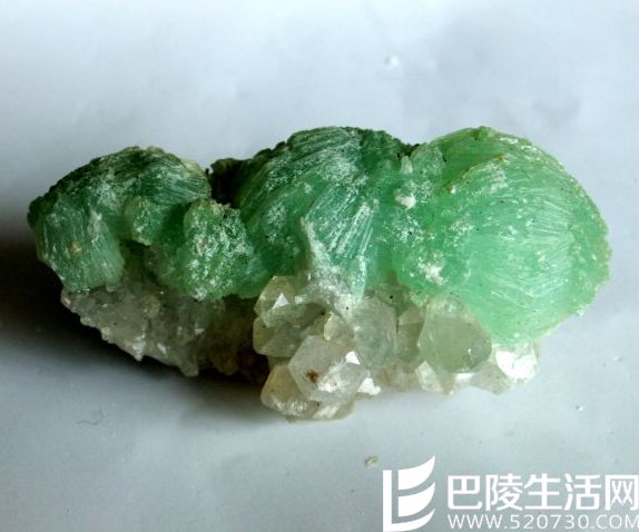 葡萄石和绿碧柳的区别有哪些？