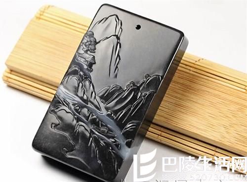 漆黑明亮的和田墨玉