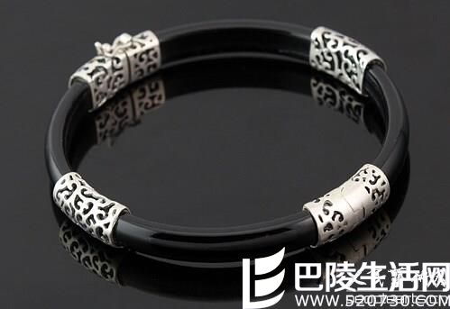 解密:为何老年人偏爱黑玛瑙手镯 解密:为何老年人偏爱黑玛瑙手镯