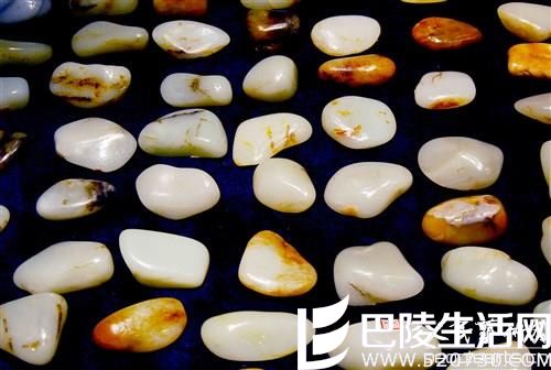 新疆和田玉籽料原石图片与鉴别方法 新疆和田玉籽料原石图片与鉴别方法