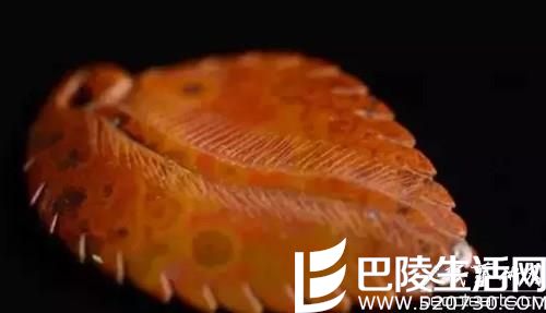 战国红玛瑙精品雕件树叶吊坠图片欣赏