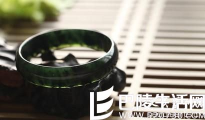 佩戴蓝田玉墨玉手镯对人体有哪些好处? 佩戴蓝田玉墨玉手镯对人体有哪些好处?