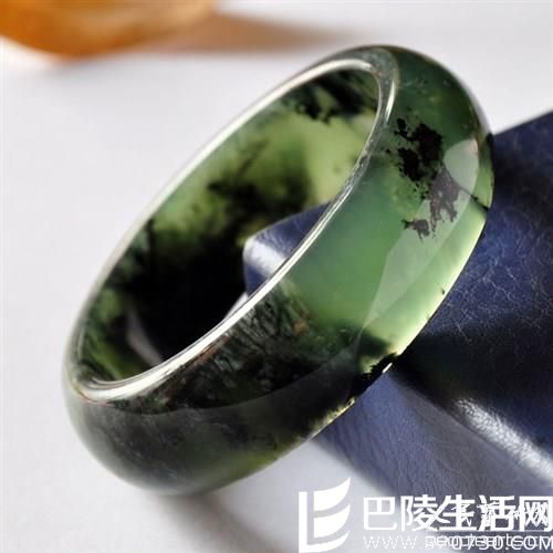 佩戴蓝田玉墨玉手镯对人体有哪些好处? 佩戴蓝田玉墨玉手镯对人体有哪些好处?