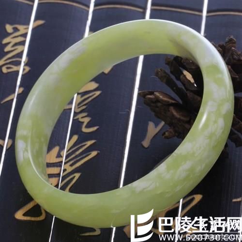 精品岫岩玉手镯图片欣赏