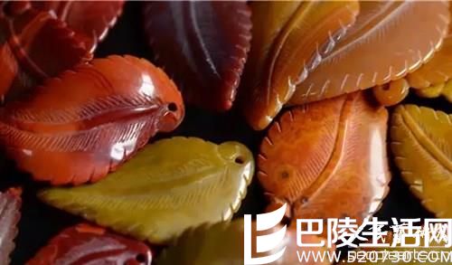 战国红玛瑙精品雕件树叶吊坠图片欣赏